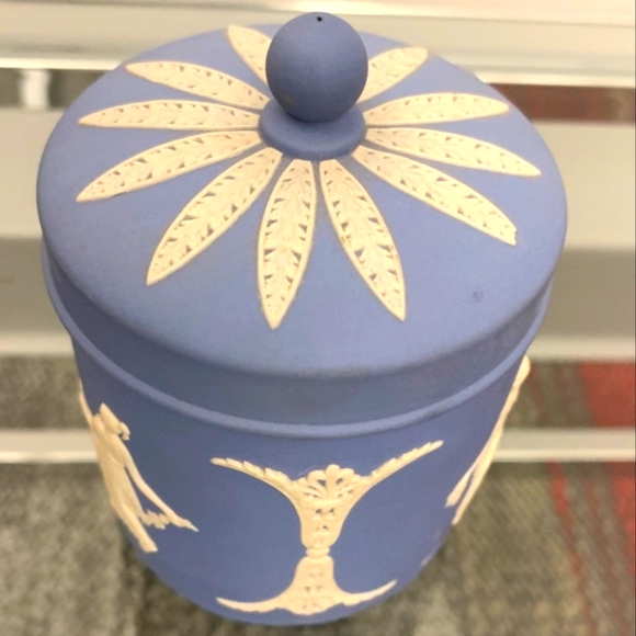 VTG WEDGWOOD ENGLAND BL JASPERWARE DOME LID & JAR - Picture 3 of 12